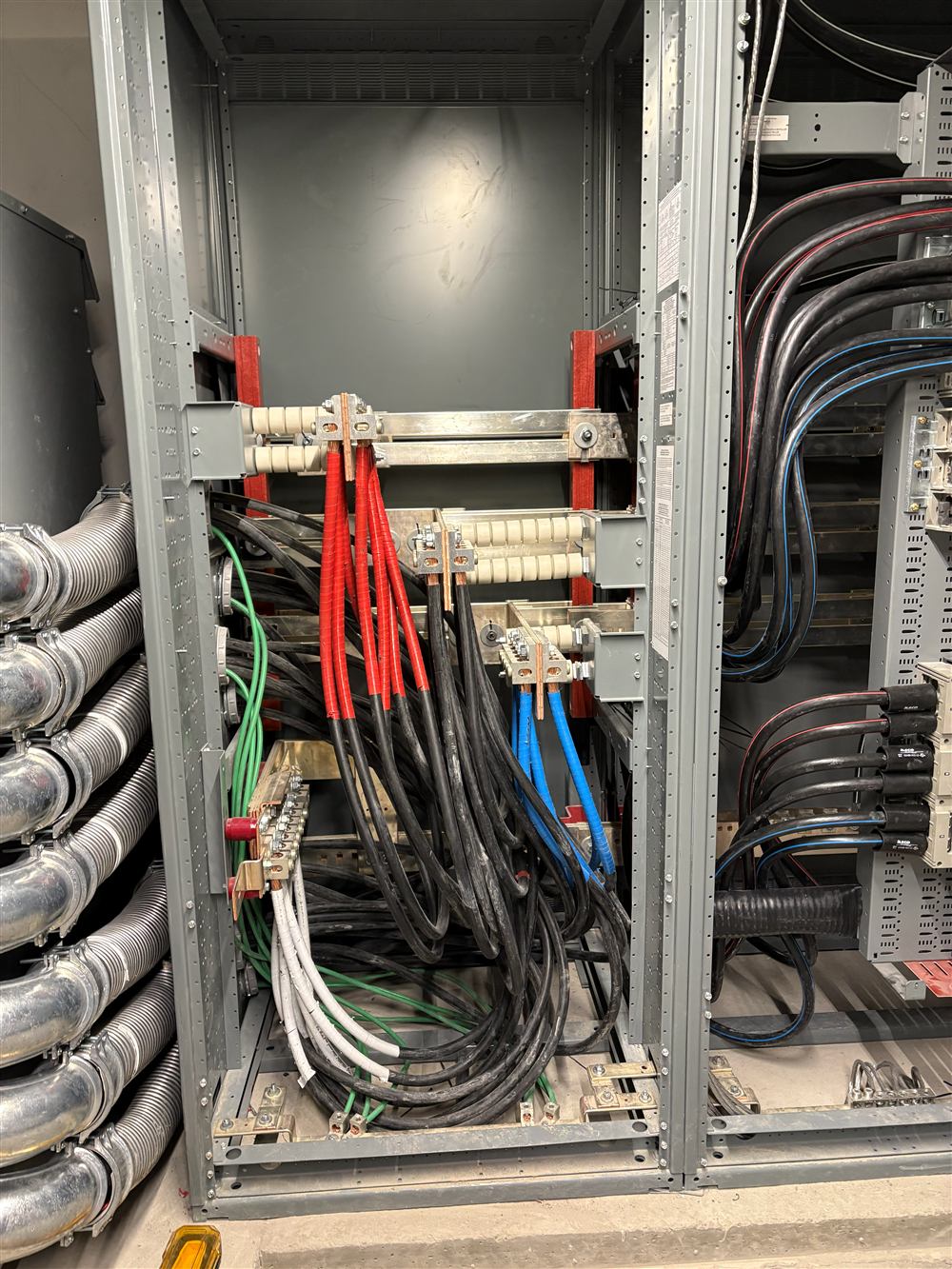 1600 amp main distribution panel with feeders landed